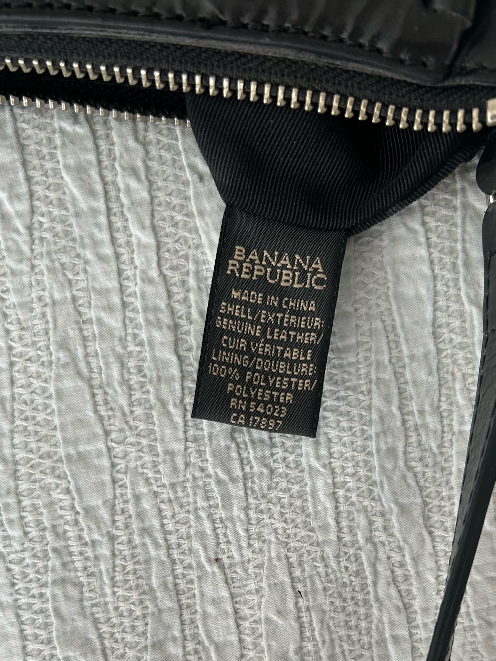 Banana Republic Black Leather Shoulder Bag with Whipstitch Trim - Picture 4 of 7
